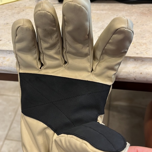 Saints Gloves - Picture 7 of 7